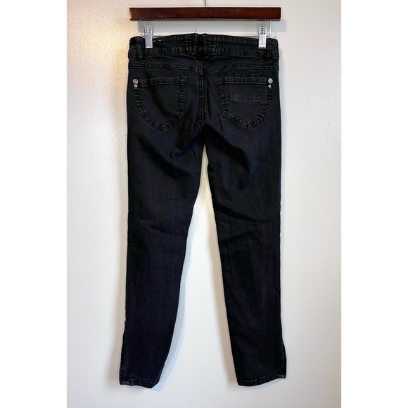 Lady’s Jeans - Picture 2 of 3